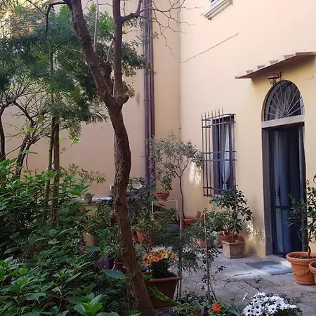 Cynthia's Garden - With Private Garden In Santa Croce Appartement