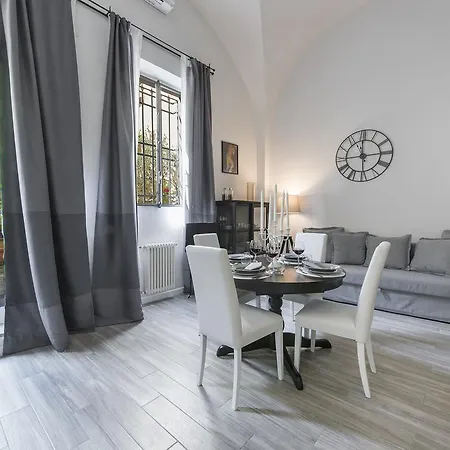 Cynthia's Garden - With Private Garden In Santa Croce