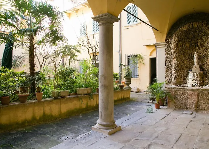 Cynthia's Garden - With Private Garden In Santa Croce